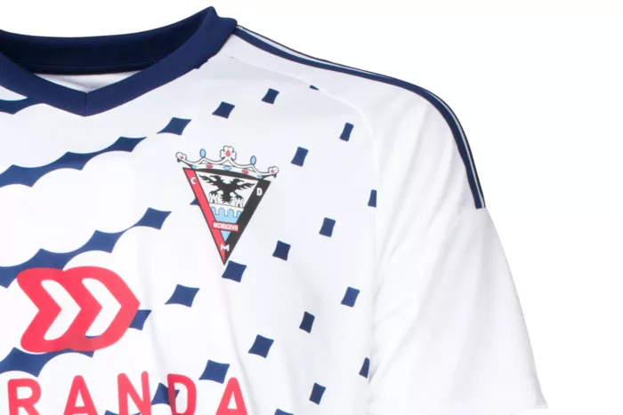 Camiseta oficial blanca detalle